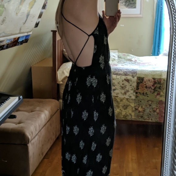 Sage Black and White Maxi Dress - Picture 2 of 3